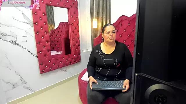 bianca_milf4u from StripChat is Freechat