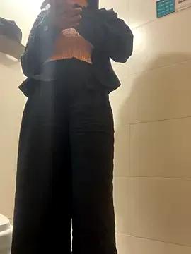 blackmodel from StripChat is Freechat