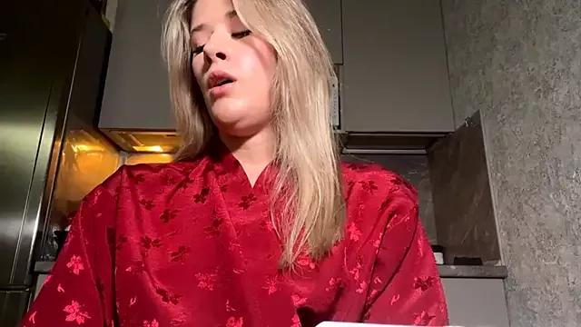 Blonde_strict from StripChat is Freechat