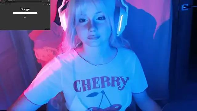 BlondyyArish from StripChat is Freechat