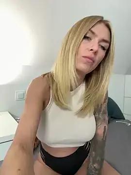 BlueEyesCarole from StripChat is Freechat