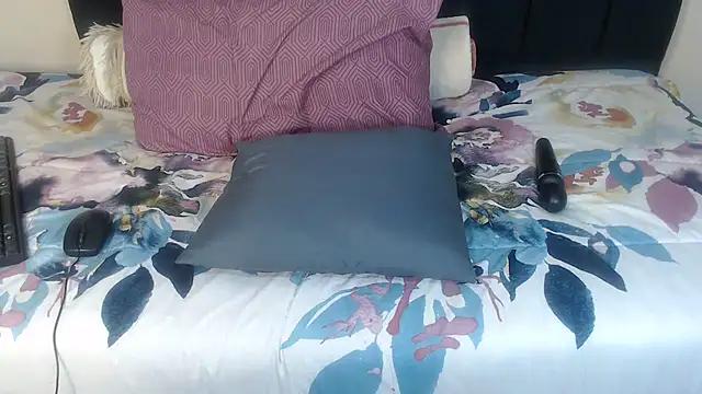 BootyClitQueen from StripChat