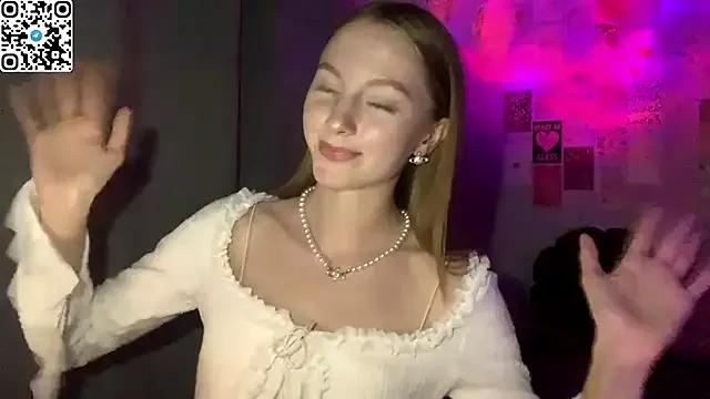 BrightAnnie from StripChat is Freechat