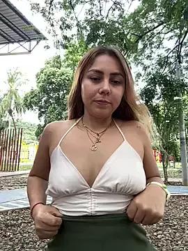 Brittanyrosexx from StripChat is Freechat