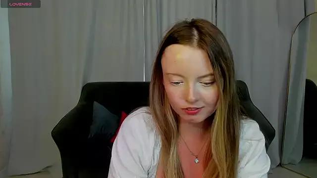 bunnyluunna from StripChat is Freechat