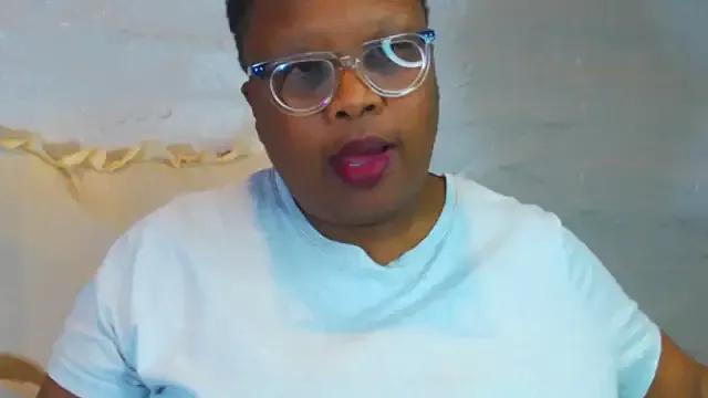 BUSTYTUMIXX23 from StripChat is Freechat