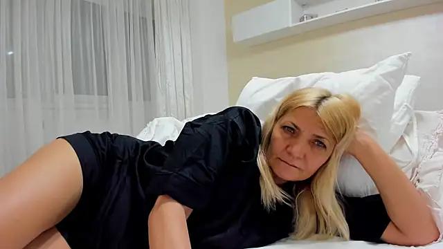 ButterflyBlondie from StripChat