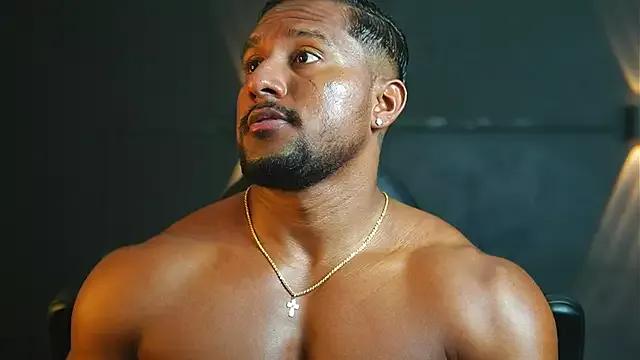 CallumMuscle from StripChat is Freechat