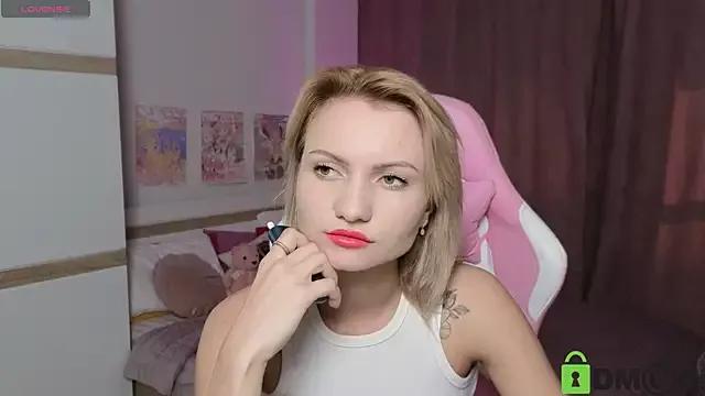 Cameronlovely_ from StripChat is Freechat