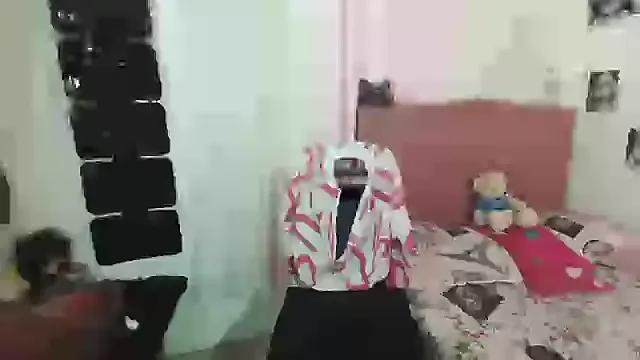 CAMI_CRIS01 from StripChat is Freechat