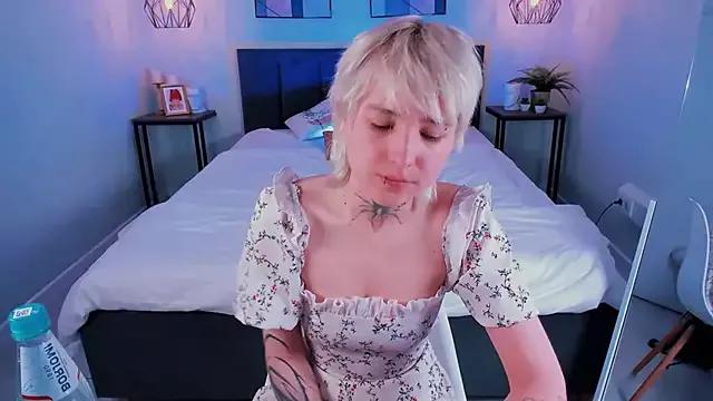 carol_blondie from StripChat is Freechat