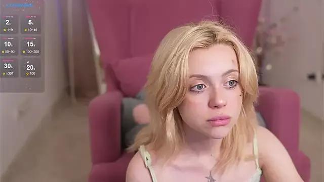 Cassie_Flora from StripChat