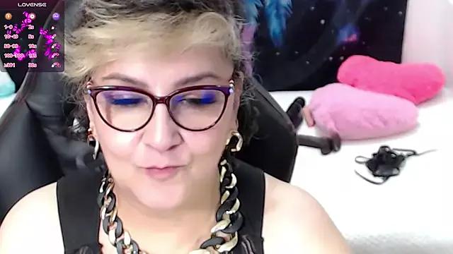 cataleya_mom from StripChat is Freechat