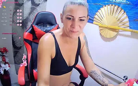 Catbaby32 from StripChat is Freechat