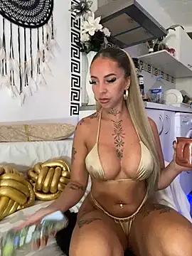 CheekyChels from StripChat