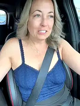 Cherry-red-xo from StripChat is Freechat