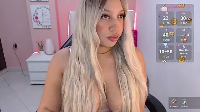 Cherrykissxx from StripChat is Freechat