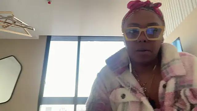ChocolateCakeQueen from StripChat