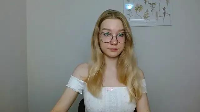 cindi_hot from StripChat is Freechat