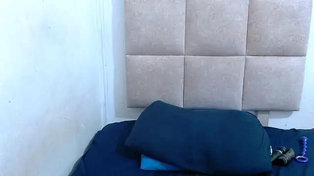 CollegeBJxx21 from StripChat