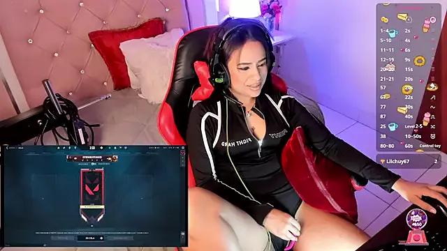 CookiesAndBoots from StripChat