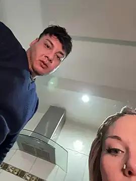 couple2000 from StripChat is Freechat