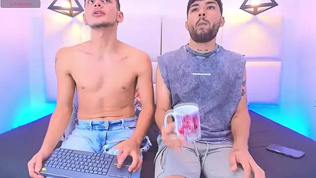 Criss_and_jeremy from StripChat is Freechat