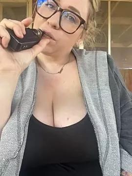 cumming_atyou from StripChat