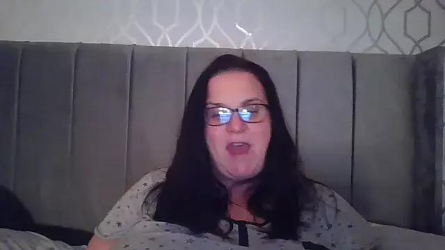 Curvy_OliviaXX from StripChat is Freechat