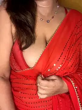 CurvyTiaa from StripChat is Freechat