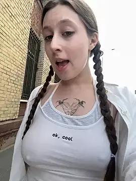 cuteperseon from StripChat is Freechat