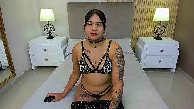 CynthiaBlaze from StripChat is Freechat
