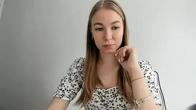 Dana_flowers from StripChat is Freechat