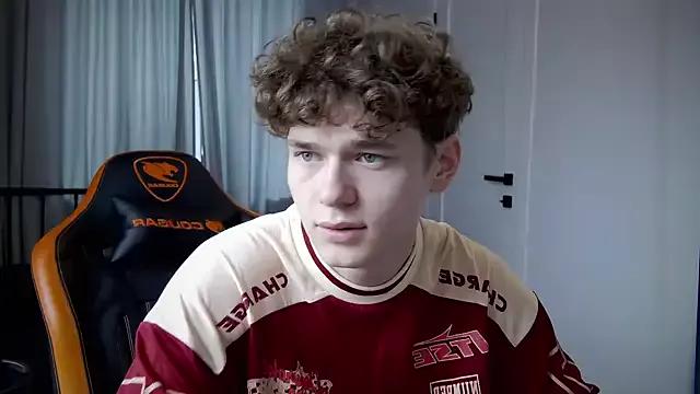 DanyDavis from StripChat is Freechat