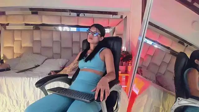 Dapnne_ from StripChat is Freechat