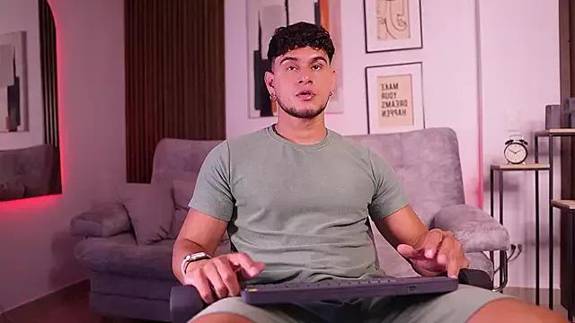 DaviesBrown from StripChat is Freechat