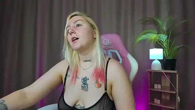 Debbie_Taylor from StripChat is Freechat