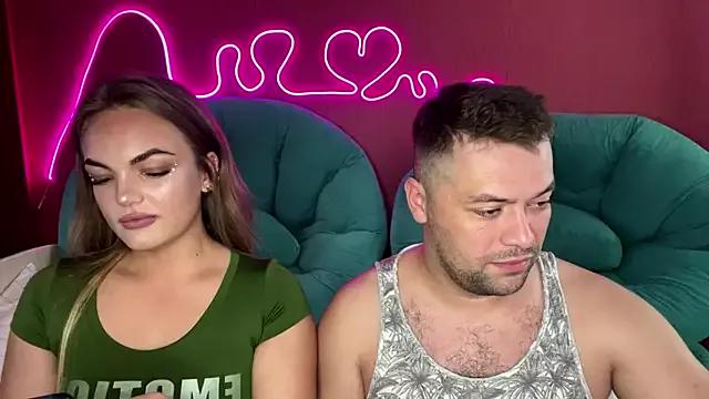 deeplookscouple from StripChat is Freechat