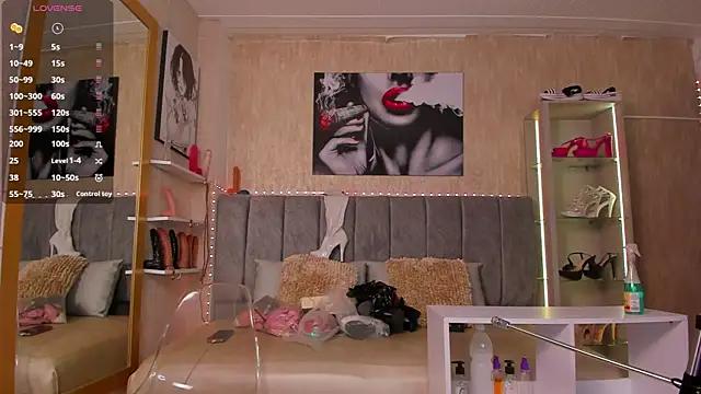 deepthroatlatina from StripChat