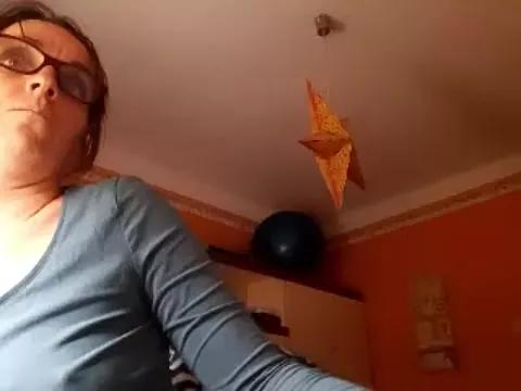 Dettybitch40 on StripChat 