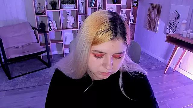 DiaAngell from StripChat