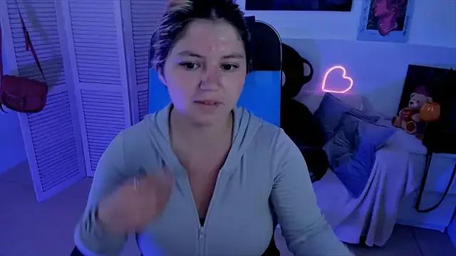 DiaAngell from StripChat is Freechat