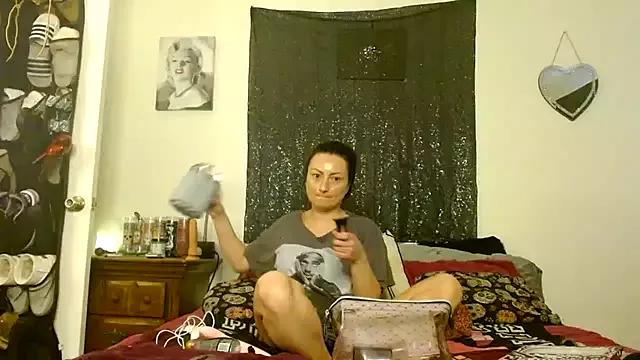 DiamondMonroeXo from StripChat is Freechat