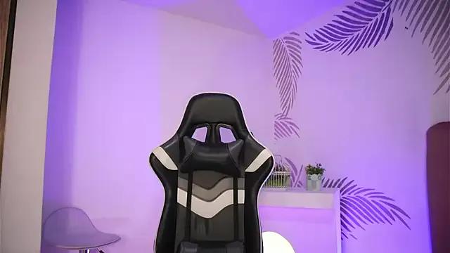 dianebleu from StripChat is Freechat
