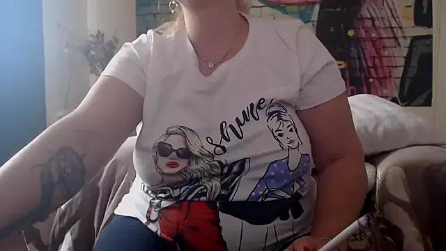 Divineblond from StripChat