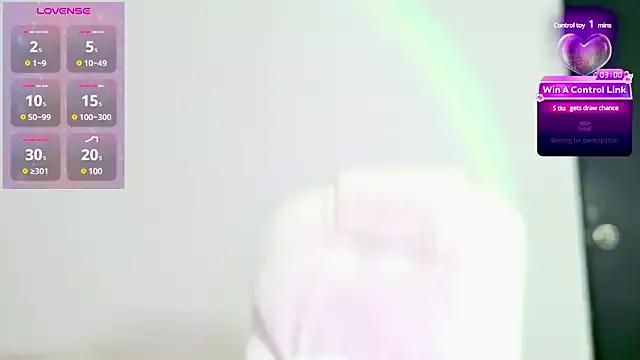 Dolliestgirl from StripChat is Freechat