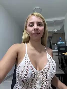 DollMagguie from StripChat is Freechat