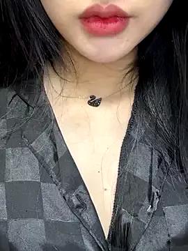 Dolly282 from StripChat is Freechat
