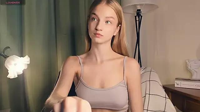 Photos of DreamyGleam from StripChat is Freechat