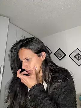 Dulceanny_ from StripChat is Freechat